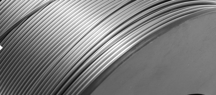 Cívka z nerezové oceli a řídicí potrubí